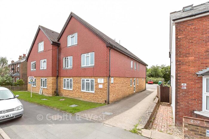 1 Bedroom Flat For Sale In Mayfield Court, Redhill, Surrey, RH1