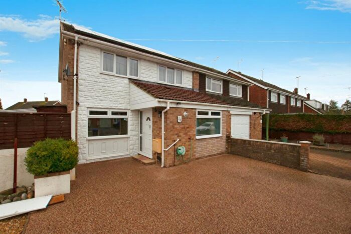 3 Bedroom Semi-Detached House For Sale In Downland Way, Durrington, Salisbury, SP4