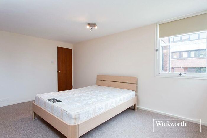 2 Bedroom Apartment To Rent In Chandos Way, London, NW11