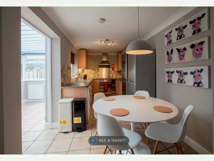 6 Bedroom Semi-Detached House To Rent In Johnson Road, Nottingham, NG7