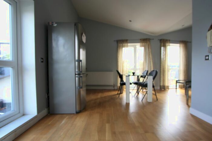 2 Bedroom Flat To Rent In Eaton Road, Sutton, SM2