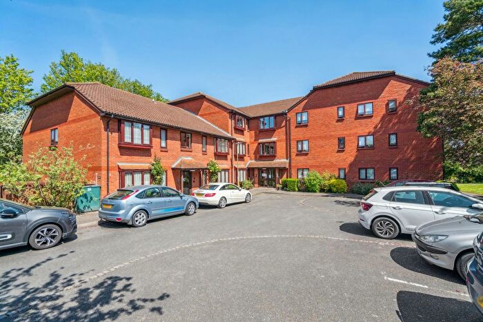 1 Bedroom Property For Sale In High Street, Bushey, WD23
