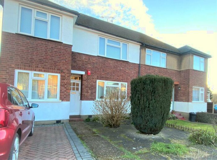 2 Bedroom Flat To Rent In Valley Close, Pinner, HA5