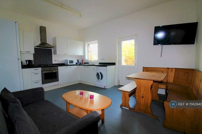 5 Bedroom Semi-Detached House To Rent In Colman Road, Norwich, NR4