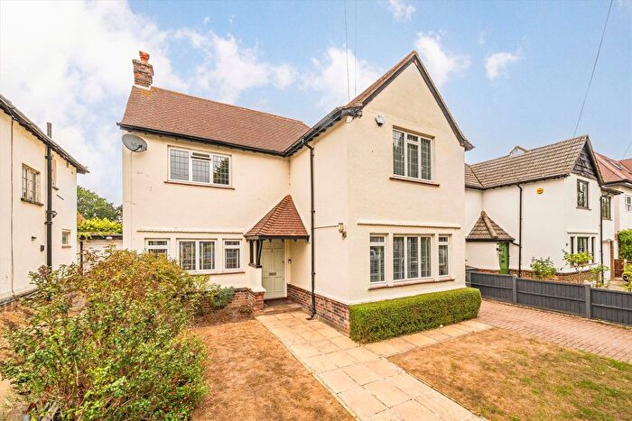 5 Bedroom Detached House For Sale In Courtlands Avenue, Hampton, TW12