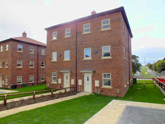 2 Bedroom Semi Detached House To Rent In Asket Row, Leeds, West Yorkshire, LS14