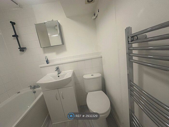 2 Bedroom Flat To Rent In Orchard House, Erith, DA8