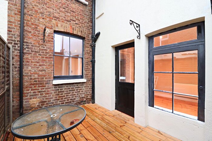 1 Bedroom Maisonette To Rent In Hook Road, Surbiton, KT6