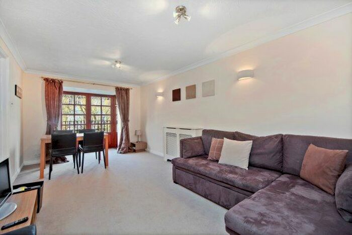 1 Bedroom Flat To Rent In Selhurst Close, London, SW19