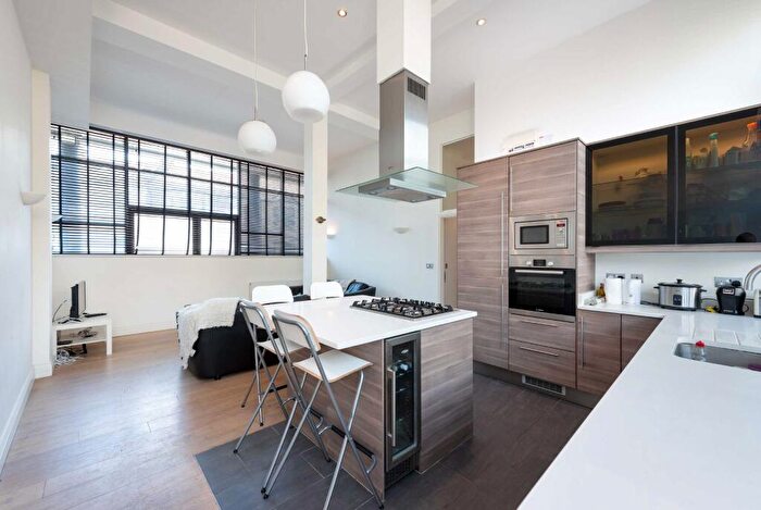 3 Bedroom Apartment To Rent In Villiers Road, Willesden Green, London, NW2