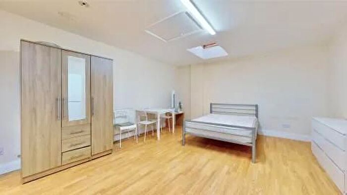 Studio To Rent In Masefield Avenue, Southall, UB1