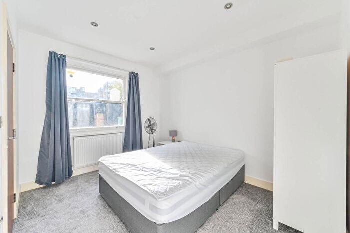 2 Bedroom Flat To Rent In Victoria Road, Queen's Park, London, NW6