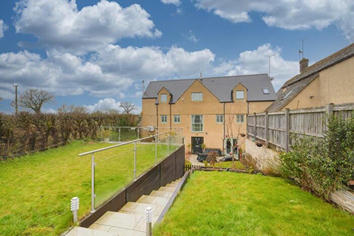 4 Bedroom Detached House For Sale In Cricklade Road, South Cerney, GL7