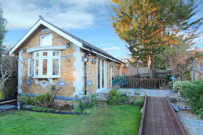 1 Bedroom Detached Bungalow To Rent In The Garden Bungalow, Southgate, N14