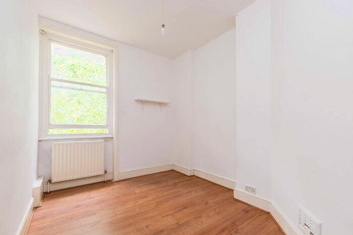 1 Bedroom Flat To Rent In Cormont Road, Camberwell, London, SE5