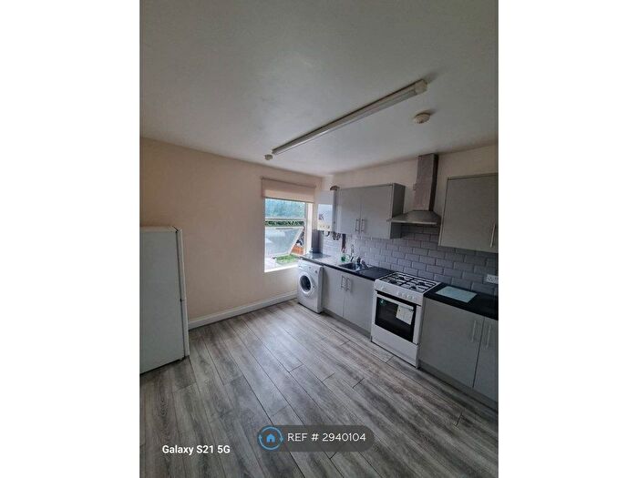 2 Bedroom Flat To Rent In Sycamore Road, Smethwick, B66