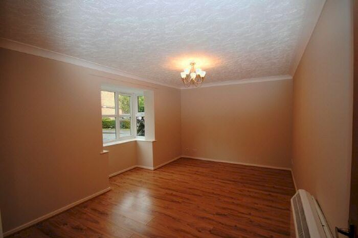 1 Bedroom Flat To Rent In Toulouse Court, Rossetti Road, SE16