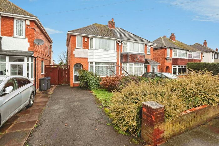 3 Bedroom Semi Detached House For Sale In Parkdale Road, Birmingham, B26