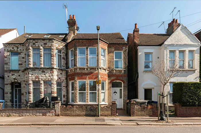 Studio To Rent In Ash Grove, London, (Council Tax, Gas And Water), NW2