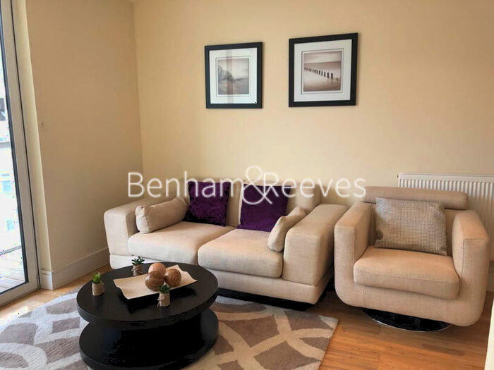 1 Bedroom Apartment To Rent In Lanterns Way, Canary Wharf, E14