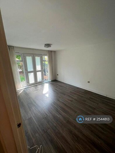 1 Bedroom Flat To Rent In Enstone Road, Enfield, EN3