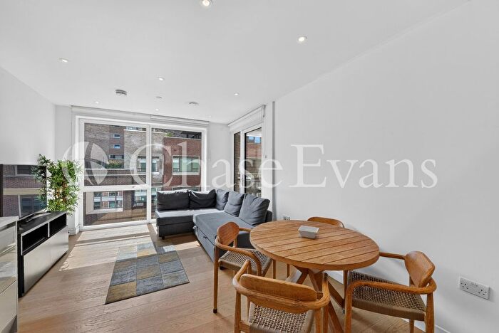 1 Bedroom Flat For Sale In Baldwin Point, Sayer Street, Elephant And Castle, London, SE17