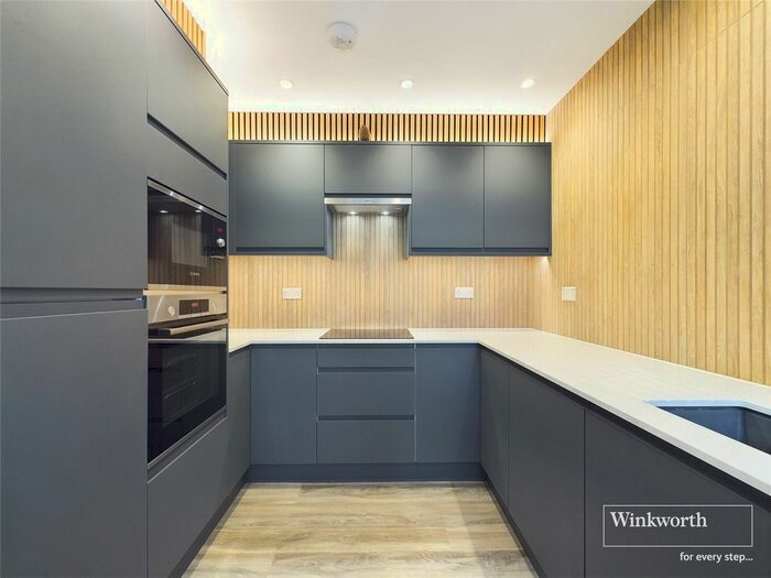 3 Bedroom Semi-Detached House To Rent In Henley Road, Caversham, Reading, Berkshire, RG4