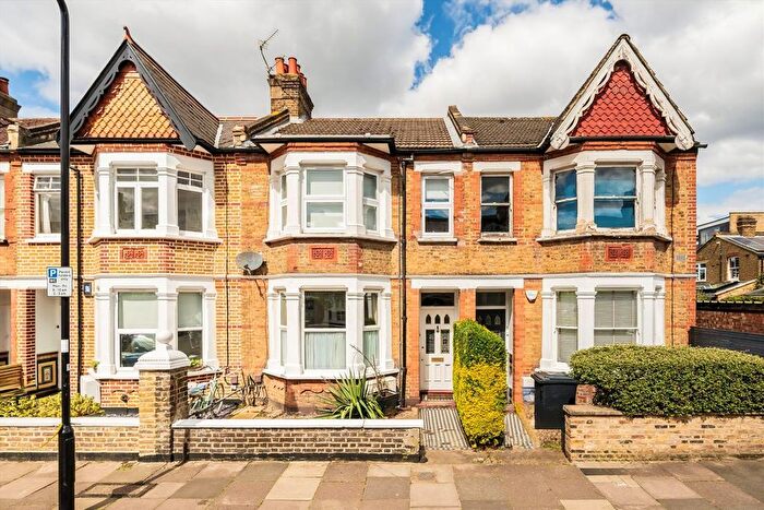 2 Bedroom Flat For Sale In Elthorne Avenue, Northfields, W7