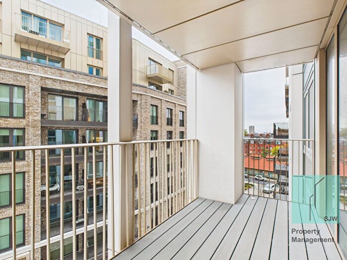 2 Bedroom Flat To Rent In Cendal Crescent, Bouchon Point, E1