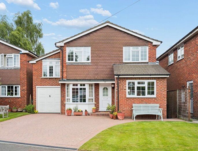 5 Bedroom Detached House For Sale In Bovingdon Heights, Marlow, SL7