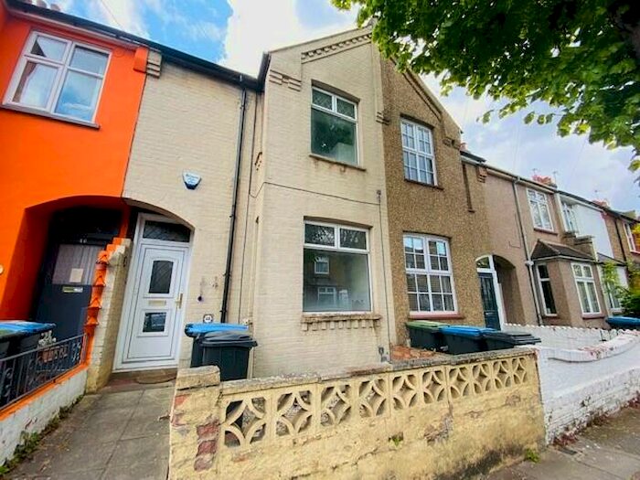 2 Bedroom House To Rent In Landseer Road, Enfield, EN1