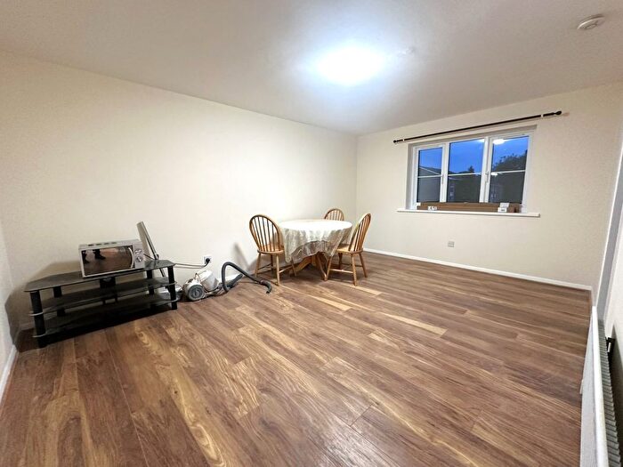 2 Bedroom Flat To Rent In Kilberry Close, Isleworth, TW7