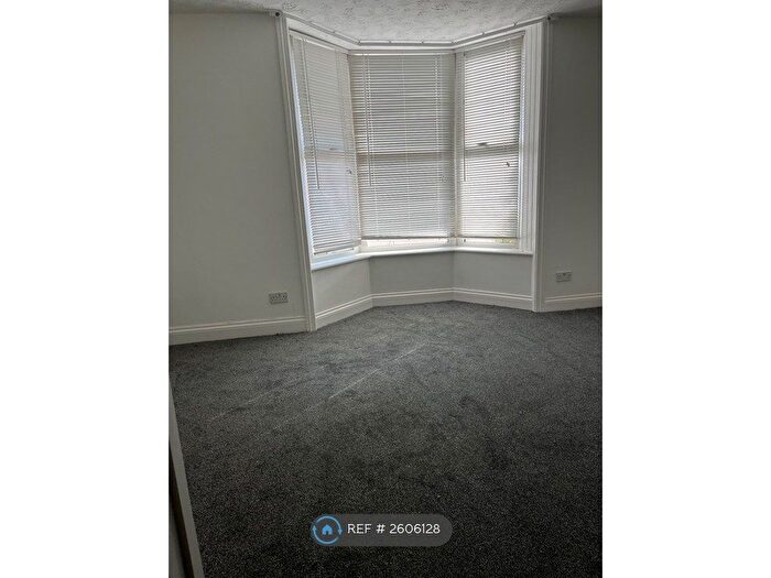 1 Bedroom Flat To Rent In Southview Road, Weymouth, DT4