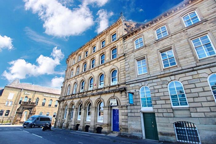 1 Bedroom Flat For Sale In Apt Howgate House, Dewsbury, West Yorkshire, WF13