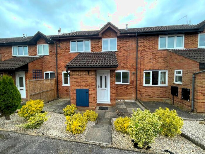 2 Bedroom Terraced House For Sale In Chatfield Drive, Guildford, GU4