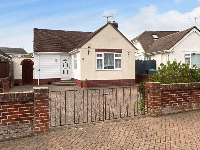 2 Bedroom Detached Bungalow For Sale In The Crescent, Rustington, BN16