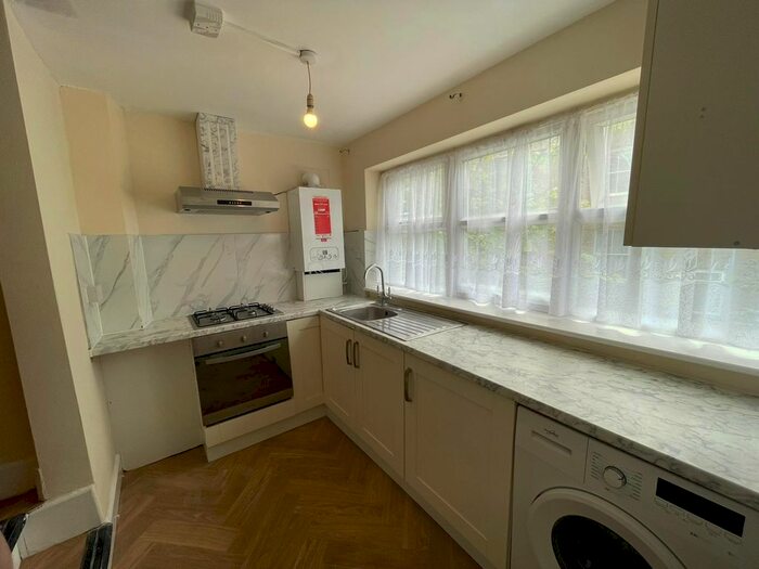 2 Bedroom Flat To Rent In Star Road, London, W14