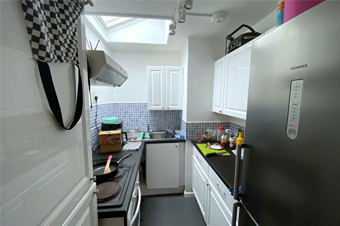2 Bedroom Flat For Sale In Oak Green, Winchester Road, Four Marks, Alton, GU34