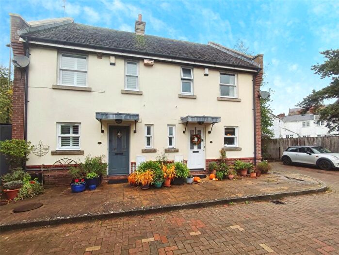 3 Bedroom Semi-Detached House For Sale In Wheelwrights Close, Arundel, West Sussex, BN18