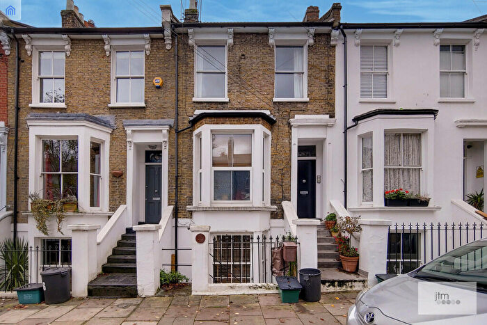 Studio To Rent In Rickthorne Road, London, N19