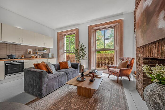 1 Bedroom Terraced House To Rent In Oakley Square, Camden, NW1