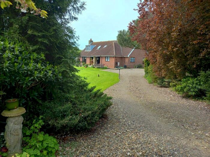 3 Bedroom Detached House For Sale In New Ellerby, Hull, HU11