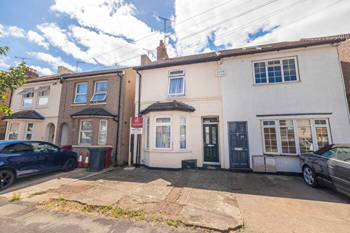 3 Bedroom Semi-Detached House For Sale In Montague Road, Slough, SL1