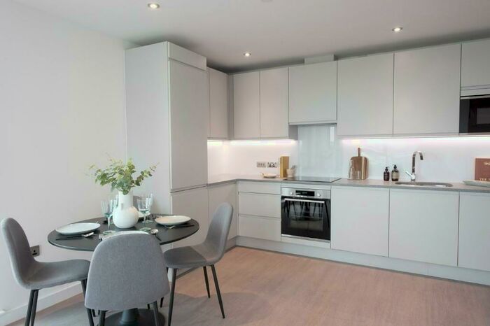 2 Bedroom Apartment To Rent In Napier Road, Reading, Berkshire, RG1