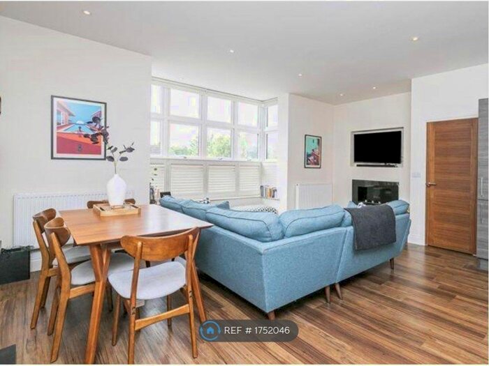 1 Bedroom Flat To Rent In Albion Hill, Loughton, IG10