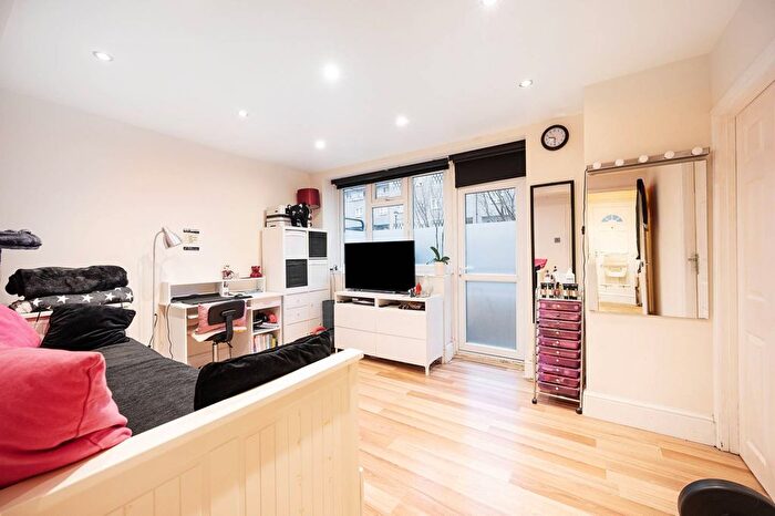 1 Bedroom Flat For Sale In Paragon Road, Hackney, London, E9