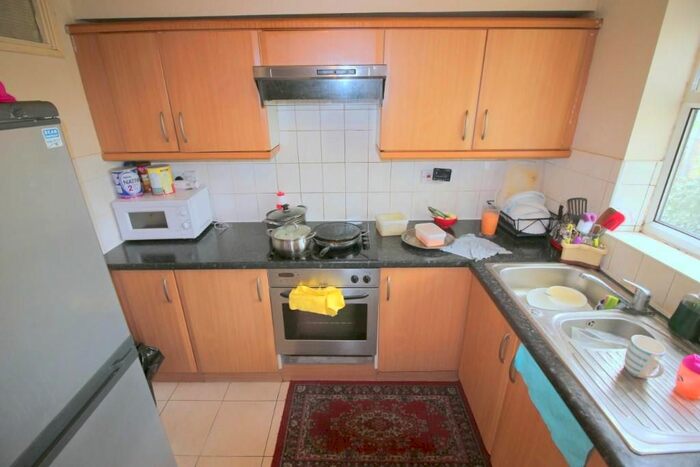 3 Bedroom Flat To Rent In Radlett Close, London, E7