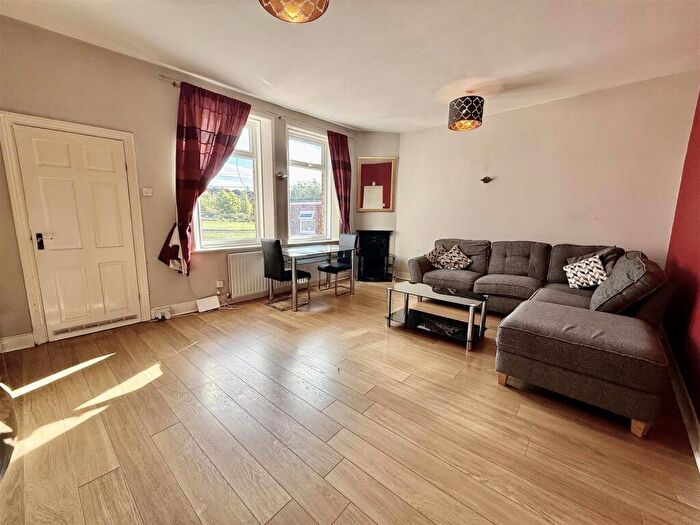 2 Bedroom Flat For Sale In Bensham Crescent, Gateshead, NE8