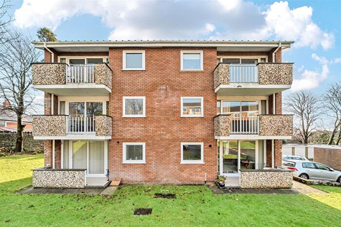 2 Bedroom Flat For Sale In Groves Avenue, Langland, Swansea, SA3