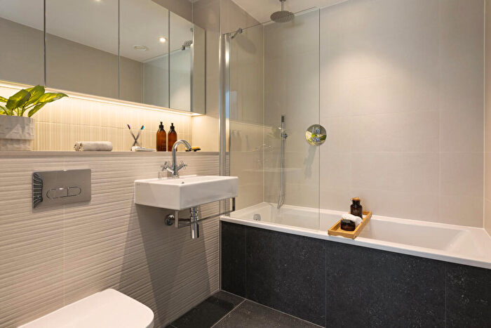 2 Bedroom Apartment To Rent In Dockside, Edinburgh, EH6